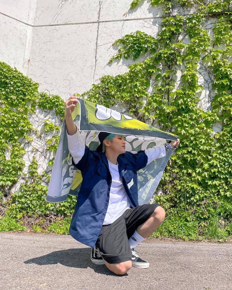 outfit layering ala Mark NCT DREAM (instagram.com/nct_dream)