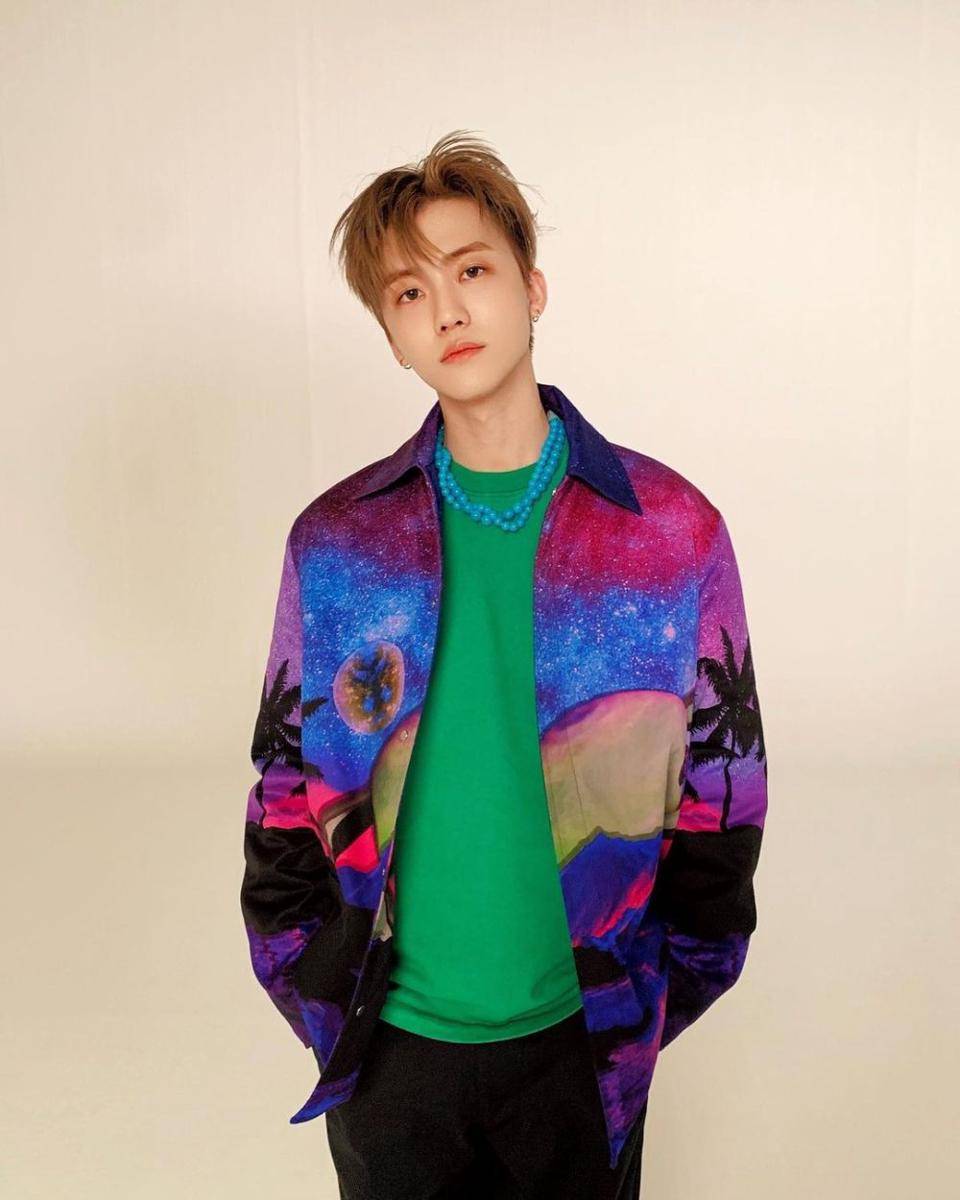outfit layering ala Jaemin NCT DREAM (instagram.com/nct_dream)
