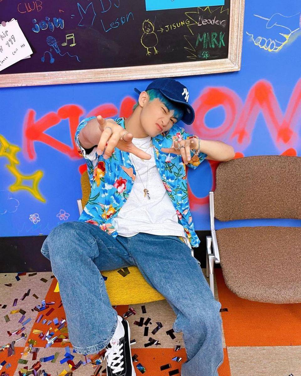outfit layering ala Mark NCT DREAM (instagram.com/nct_dream)