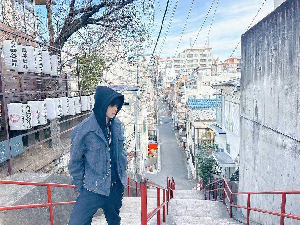 outfit layering ala Jisung NCT DREAM (instagram.com/nct_dream)