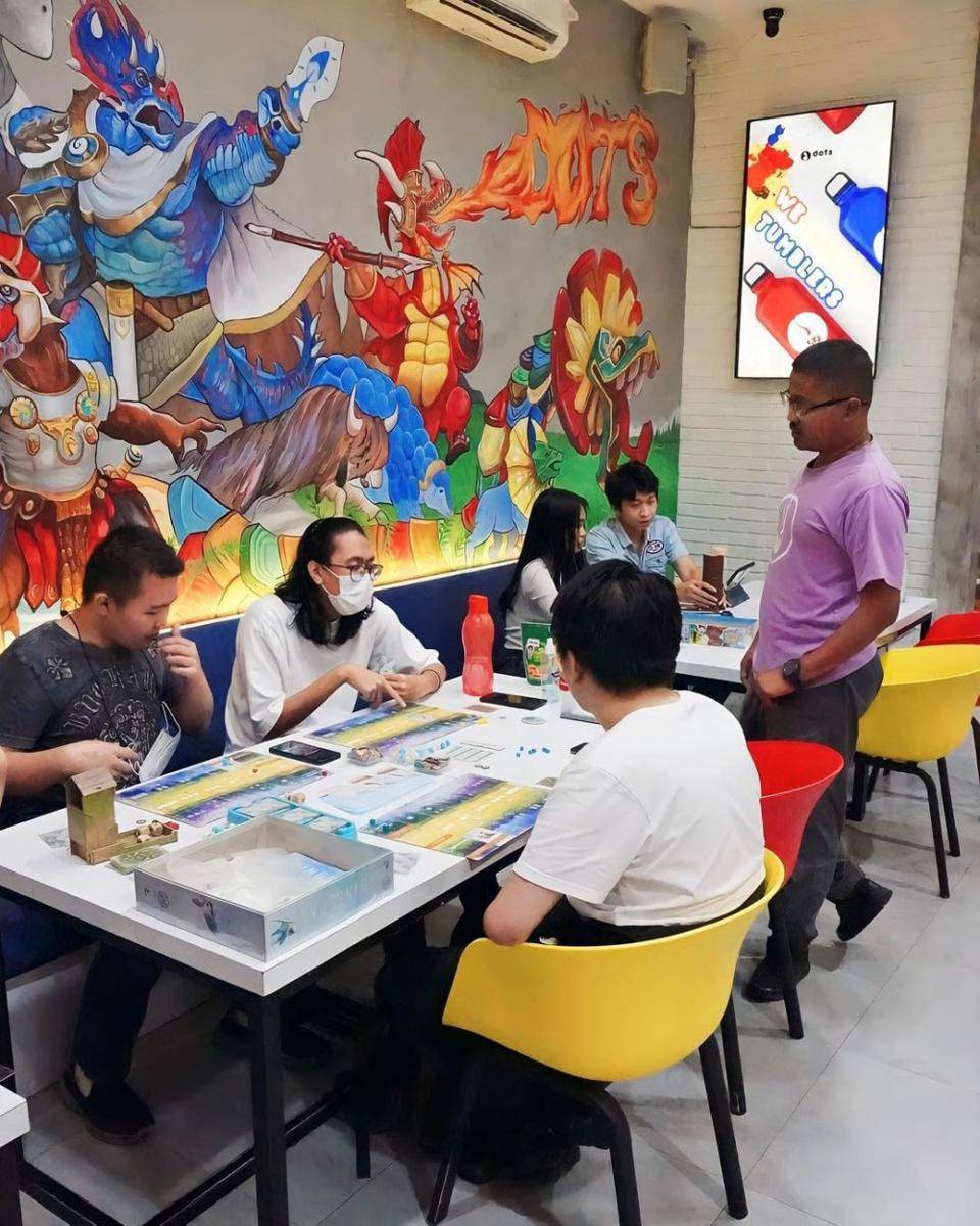 Dots Board Game Cafe (instagram.com/dotsnation)