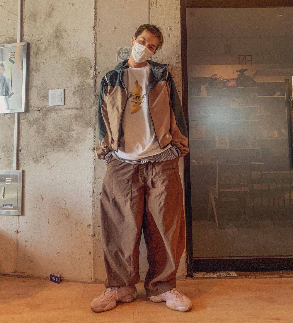 celana oversize ala Mino WINNER (instagram.com/realllllmino)