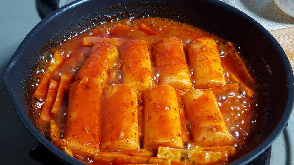 ilustrasi tteokbokki (pixabay.com/Moon6327)