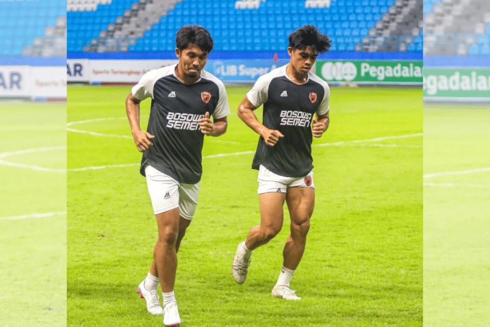 Dua pemain PSM Makassar, Muhammad Arfan (kiri) dan Rizky Eka Pratama (kanan), dalam sesi latihan di Stadion Batakan Balikpapan pada 23 September 2023. (Instagram.com/psm_makassar)
