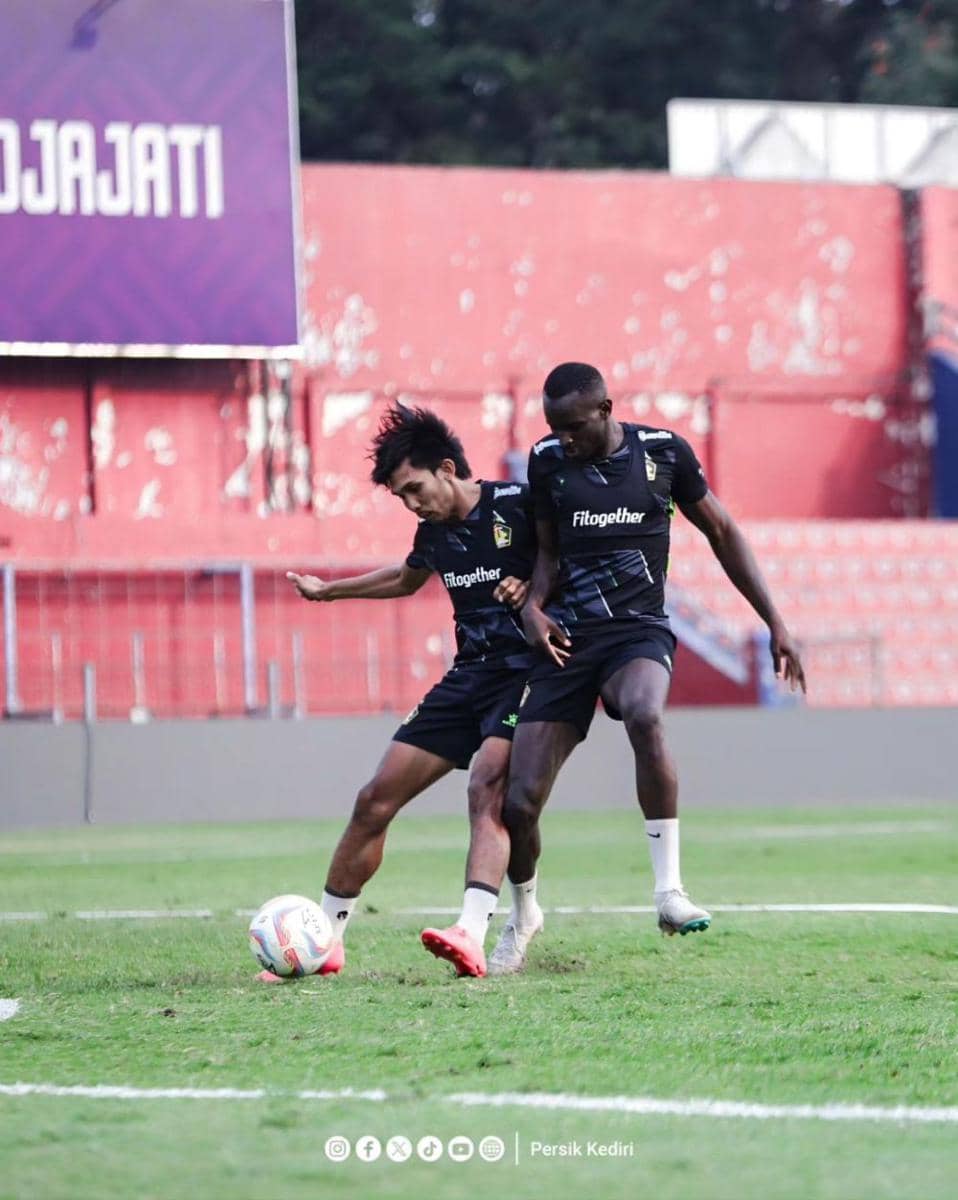 Pemain Persik Kediri saat berlatih. Instagram.com/@persikfcofficial