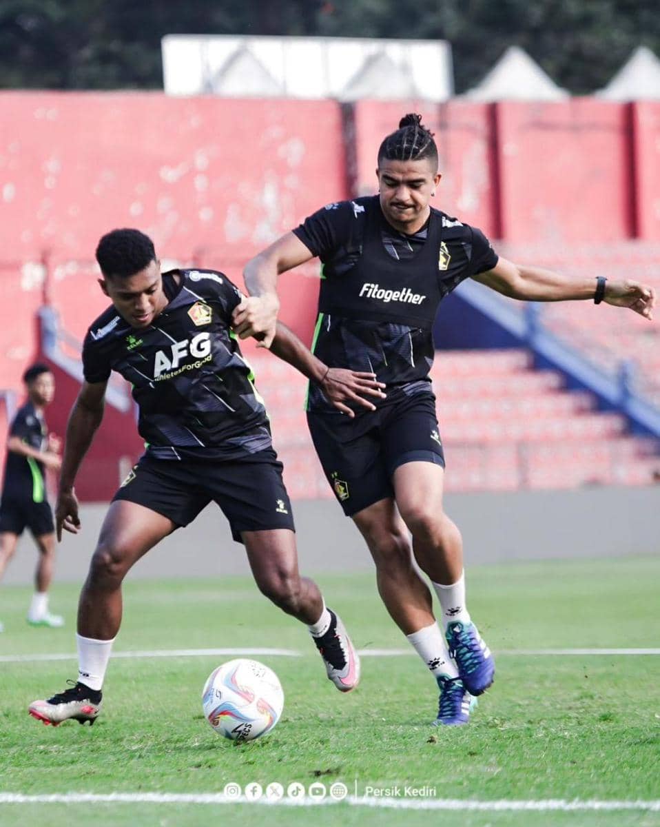 Pemain Persik Kediri saat berlatih. Instagram.com/@persikfcofficial