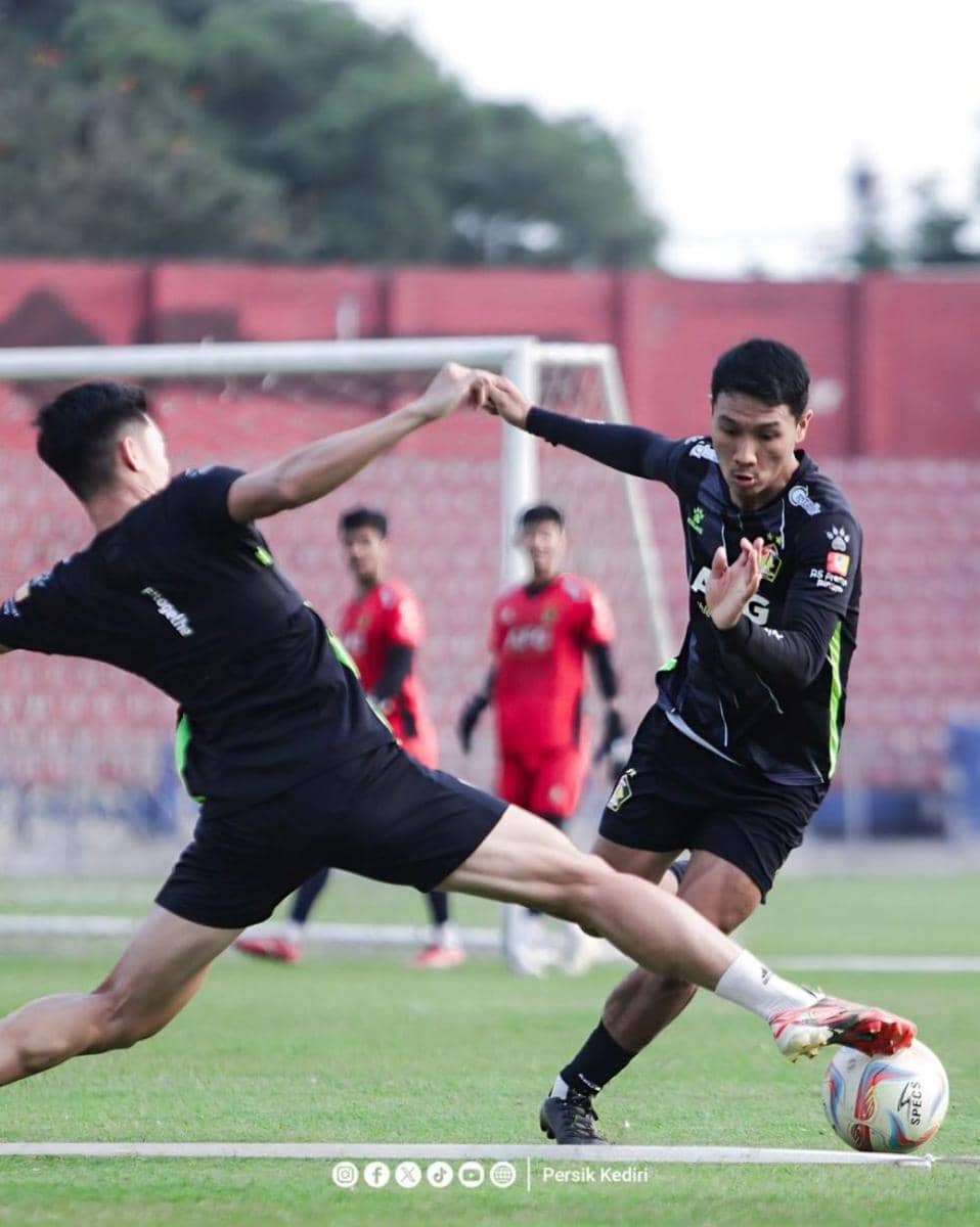 Pemain Persik Kediri saat berlatih. Instagram.com/@persikfcofficial