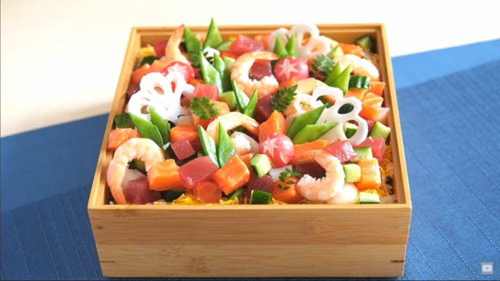 chirashi sushi (YouTube.com/Takoshiho Cooks Japan)