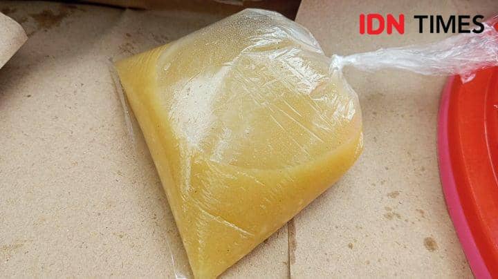 Rucuh tape ketan yang sudah dibungkus dengan plastik, Kamis (9/11/2023).(IDN Times/Sutrisno)