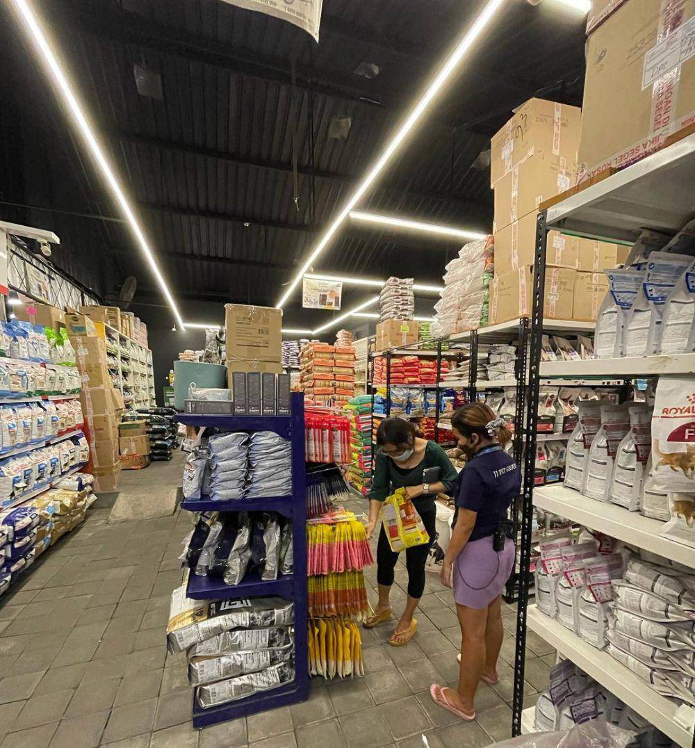 Pilihan makanan anjing dan kucing di JJ Pet House (Instagram.com/@jjpethouse)