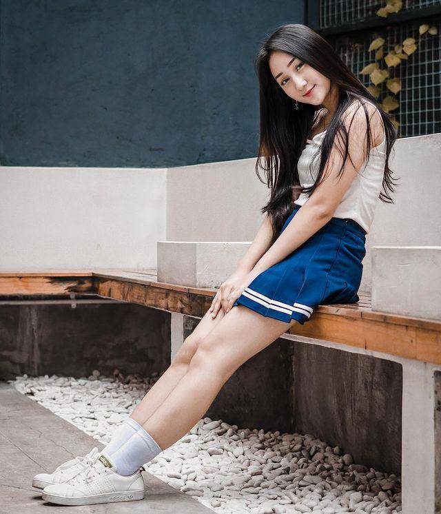 padu padan atasan putih ala Sandrina Mazaya (instagram.com/sandrinamazayya)