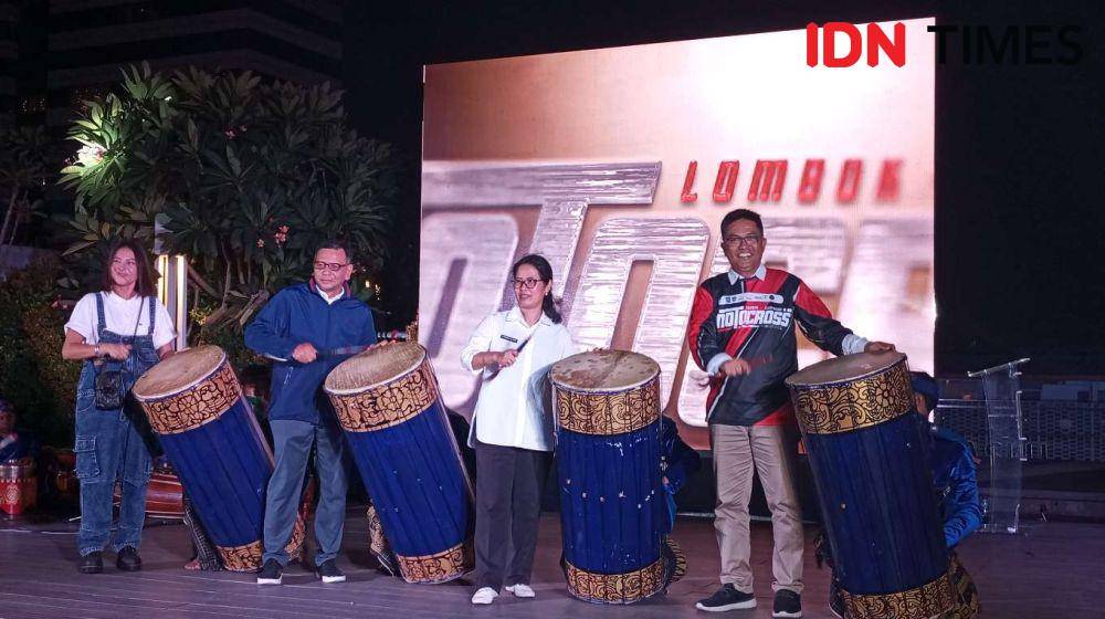 Kick Off event Lombok Sumbawa Motocross Competition 2023 di Sarinah Jakarta, Rabu malam (8/11/2023). (IDN Times/Muhammad Nasir)