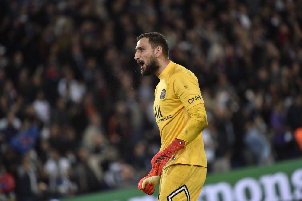 5 Pemain yang Dilempar Uang selain Gianluigi Donnarumma