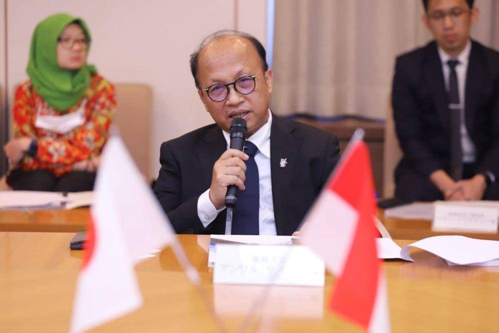 Sekretaris Jenderal Kementerian Ketenagakerjaan Anwar Sanusi mengadakan pertemuan dengan pimpinan perusahaan penempatan yang ada di Prefektur Miyagi Jepang, pada Rabu (8/11/2023). (Dok. Kemnaker)