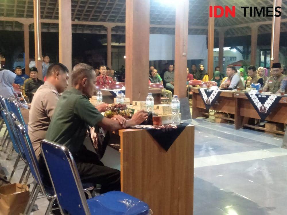 Relawan anti politik uang Kalurahan Canden, Kapanewon Jetis. Kabupaten Bantul.(IDN Times/Daruwaskita)