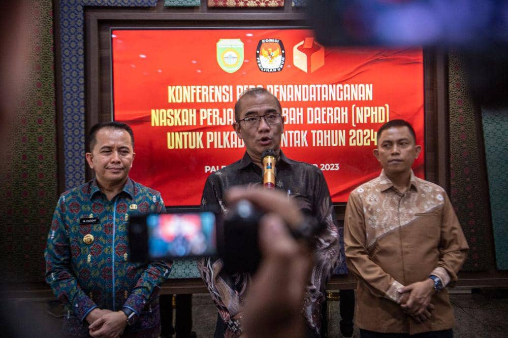 Penandatanganan Naskah Perjanjian Hibah Daerah (NPHD) untuk alokasi Pilkada serentak di Sumsel (ANTARA FOTO/NOVA WAHYUDI)