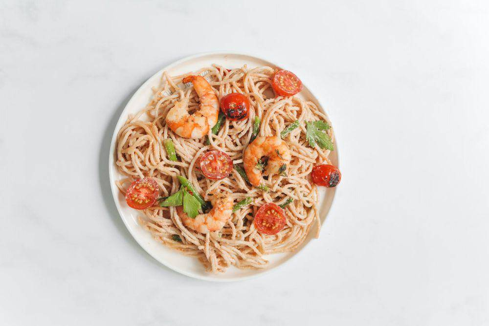 summer pasta (pexels.com/Polina Tankilevitch)