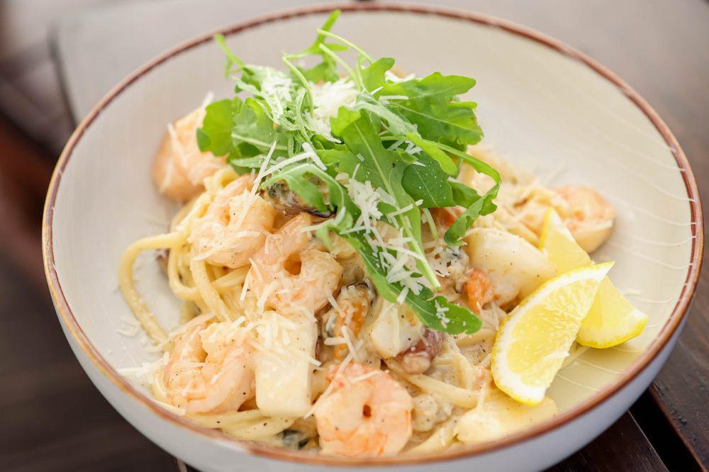 garlic shrimp spaghetti (pexels.com/Valeria Boltneva)