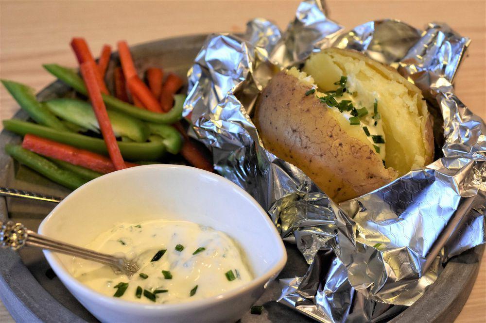 5 Kesalahan saat Membuat Baked Potato, Perlu Alumunium Foil?