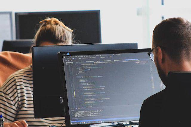ilustrasi QA Engineer (unsplash.com/Sigmund)