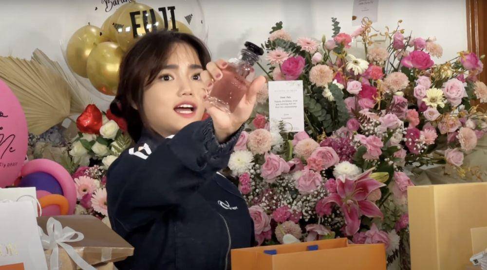 Fuji pamer hadiah dari Marissya Icha (youtube.com/fujian6590)