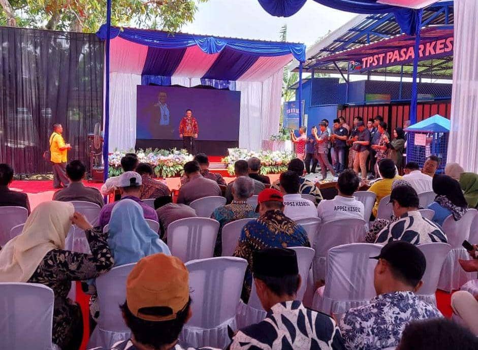 BRI Cabang Pekalongan meresmikan pembangunan tempat pengelolaan sampah terpadu (TPST) dan Bank Sampah Pasar Kesesi Kabupaten Pekalongan. (dok. BRI)