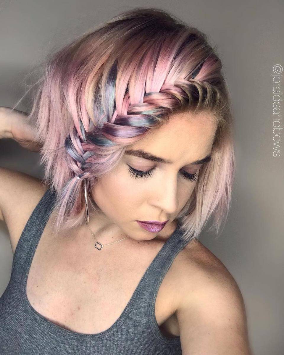 Rambut pendek kepang. (instagram.com/jbraidsandbows)
