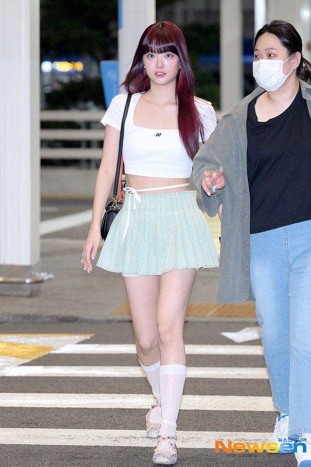 Eunchae LE SSERAFIM (m.news.nate.com/Ji Soo Jin)