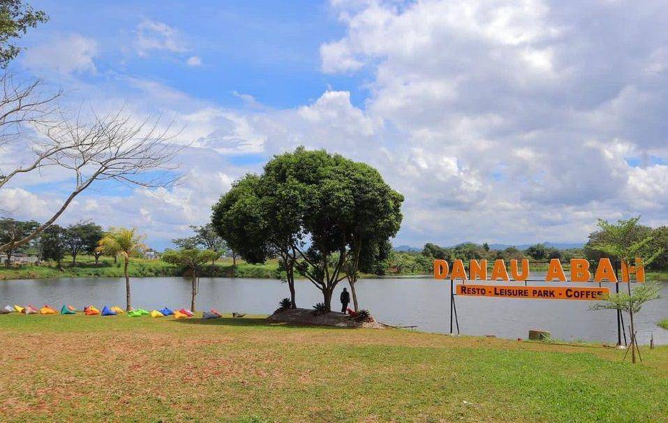Danau Abah Cisauk, Tangerang (instagram.com/danauabahofficial)