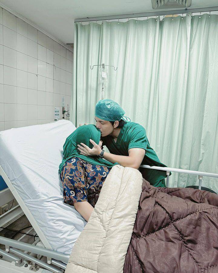 Aurel melahirkan anak kedua (Instagram.com/aurelie.hermansyah)