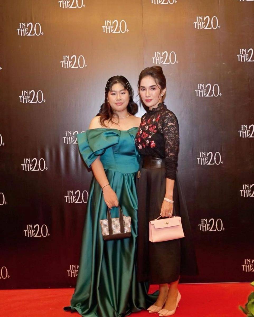 Baju pesta glamor Ussy Sulistiawaty (instagram.com/ussypratama)