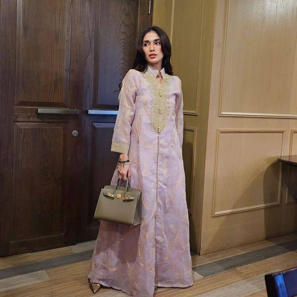 Baju pesta glamor Ussy Sulistiawaty (instagram.com/ussypratama)