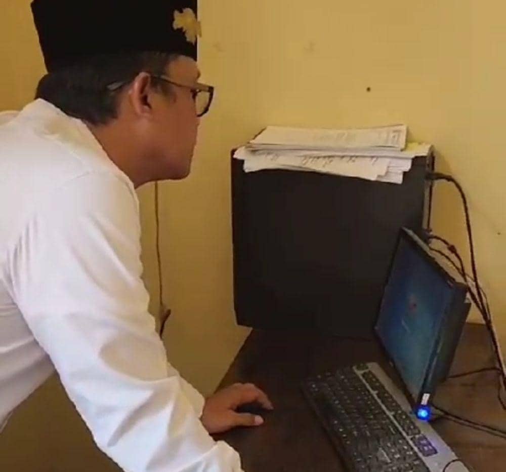 Penampakan Wabup Lamteng Ardito Wijaya saat sidak kantor Kecamatan Pubian. (TikTok/@barakcodam).