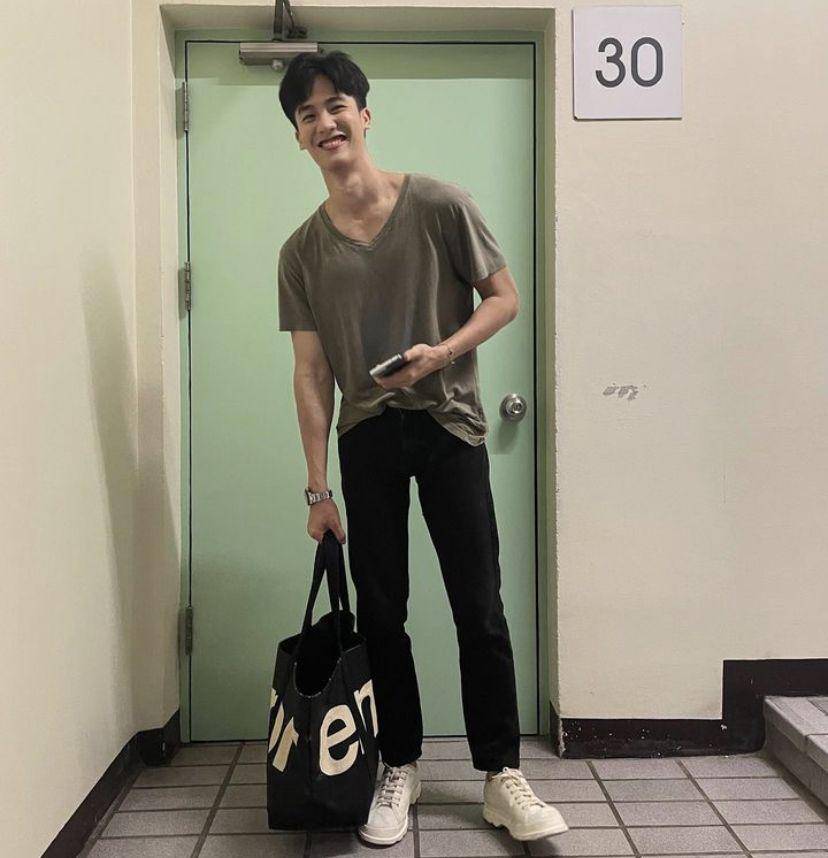 potret Tay Tawan (instagram.com/tawan_v)