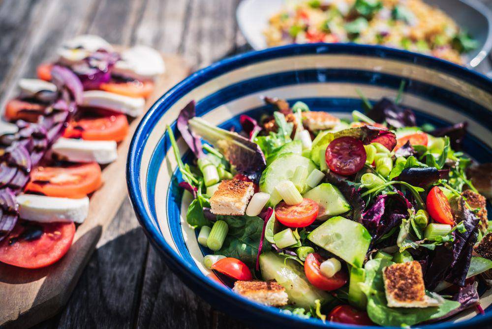 ilustrasi salad sayur (unsplash.com/Jez Timms)