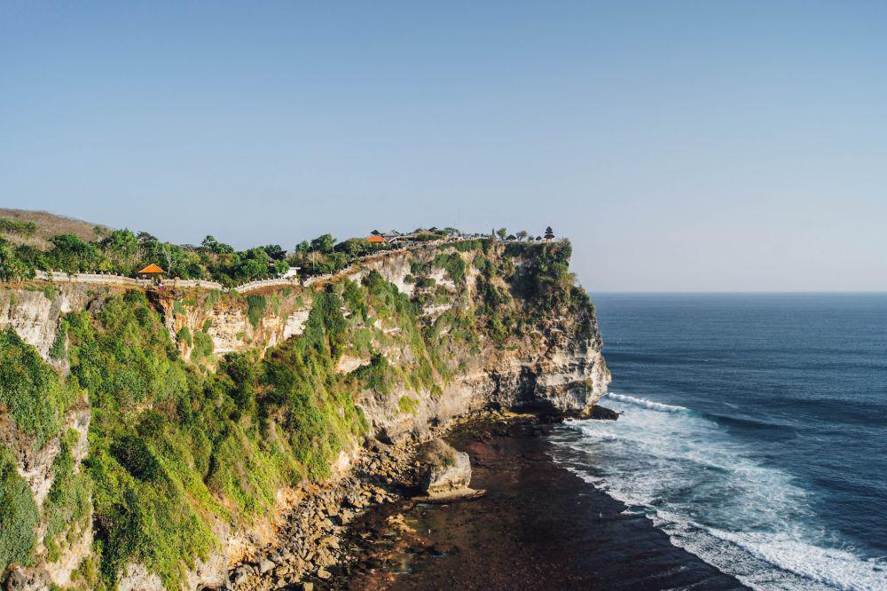 Pura Uluwatu Bali: Lokasi, Harga Tiket, dan Tips Wisata