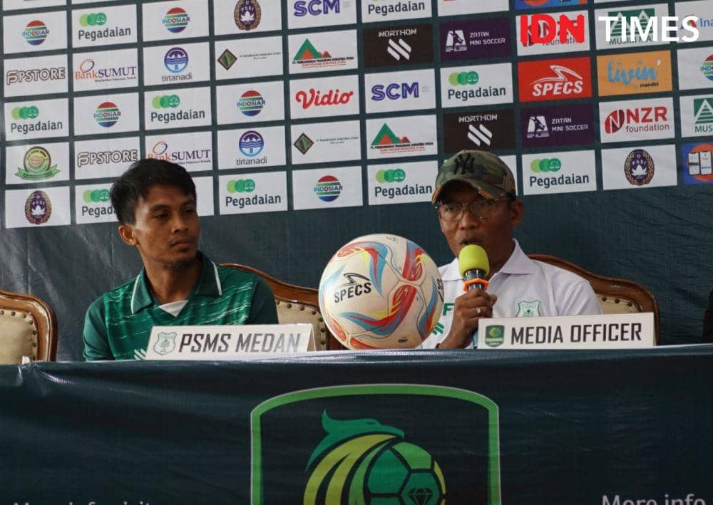 Pelatih PSMS Miftahudin Mukson dan Kurniawan Karman (IDN Times/Doni Hermawan)