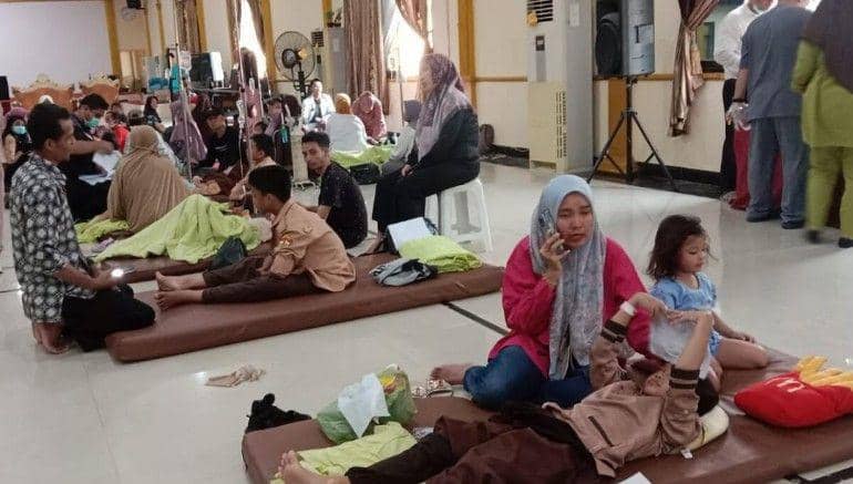 Ratusan Siswa SD dan SMP di Prabumulih Keracunan Makan Kue Sus