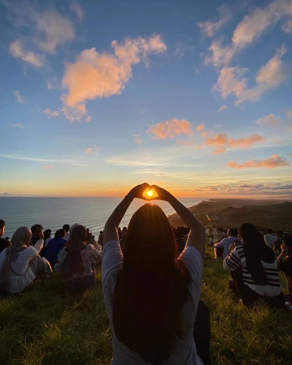 Bukit Paralayang Watugupit (instagram.com/luchechii)
