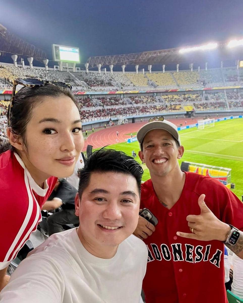 potret Arnold Poernomo nonton Piala Dunia U-17 (instagram.com/tiffanysoetanto)