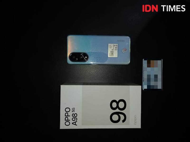 Barang bukti handphone yang dibeli dari uang hasil kejahatan tersangka MN diamankan di Polres PPU (IDN Times/Ervan)