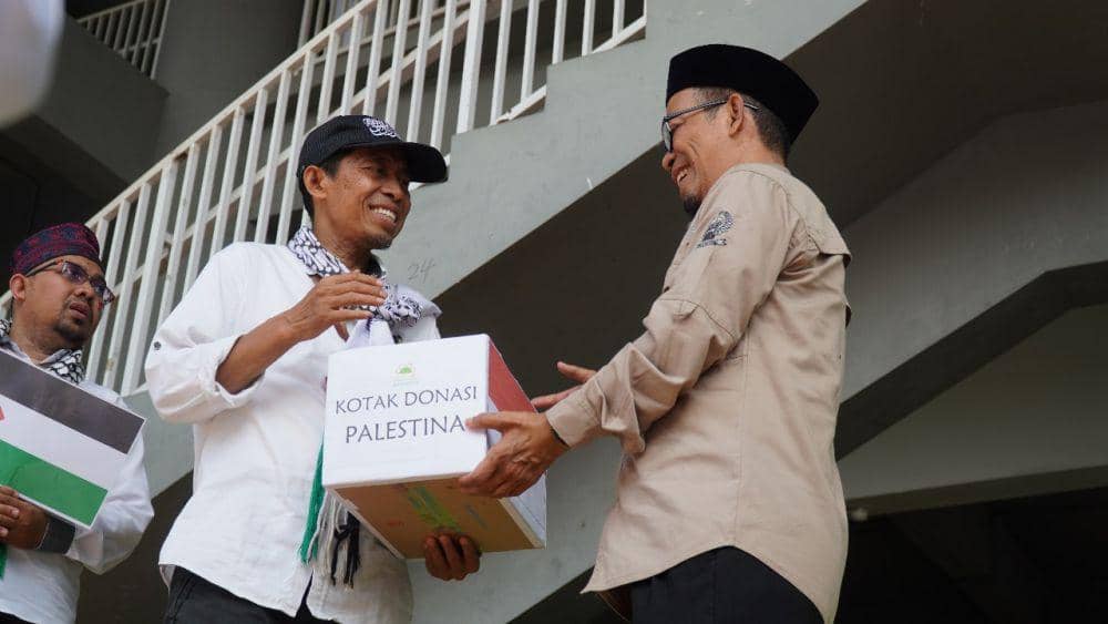Sekolah Islam Athirah Makassar menggelar aksi donasi dan bela Palestina, Jumat (10/11/2023). Dok. IDN Times/Humas Sekolah Athirah