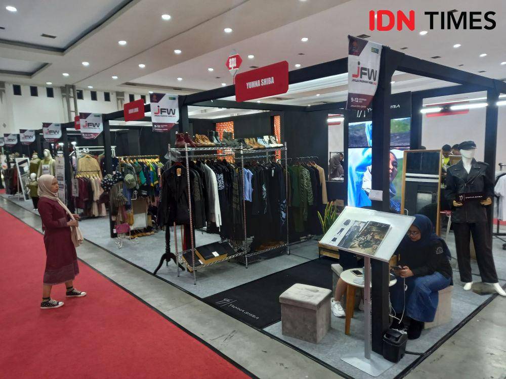 Jogja Fashion Week 2023, di Jogja Expo Center. (IDN Times/Herlambang Jati Kusumo)
