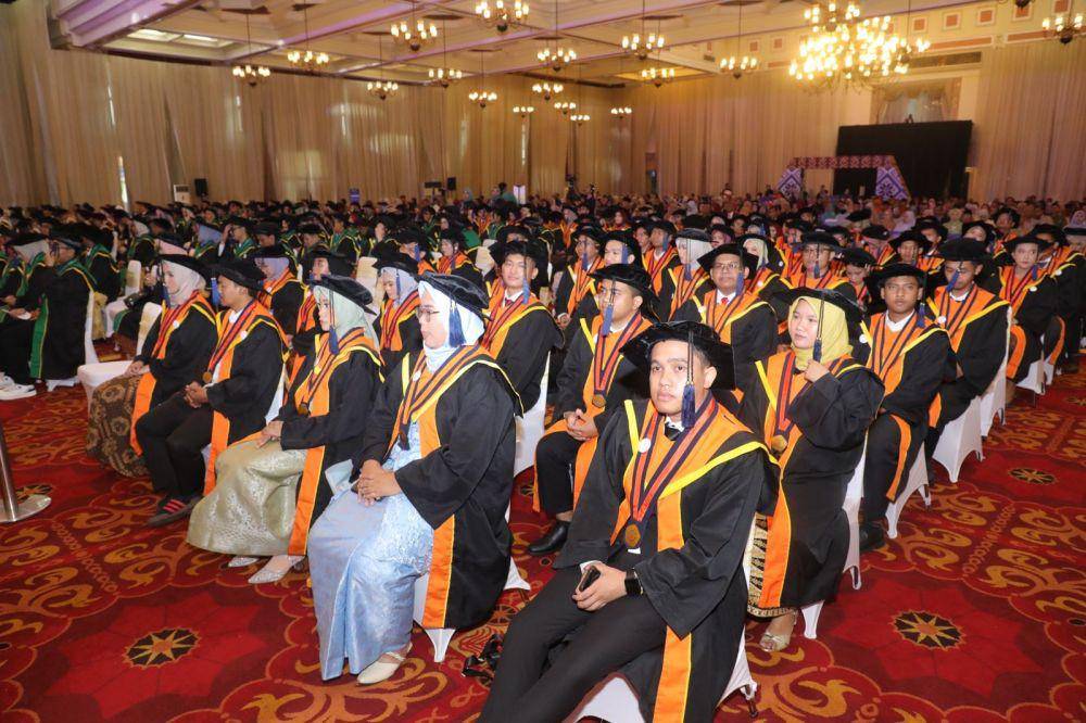 Politeknik Ketenagakerjaan menggelar Sidang Senat Terbuka dalam rangka Wisuda Tahun Akademik 2023/2024, Sabtu (11/11/2023) di Gedung Balai Sudirman Jakarta. (Dok. Kemnaker)