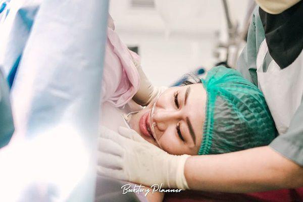 Berjuang Sendiri, 8 Momen Denise Chariesta Melahirkan Anak Pertama