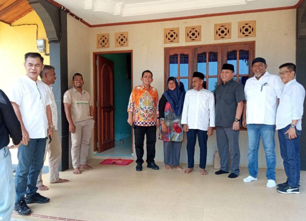 Gubernur Kepri, Ansar Ahmad saat melakukan pertemuan dengan tokoh masyarakat Pulau Rempang, Grisman (istimewa)