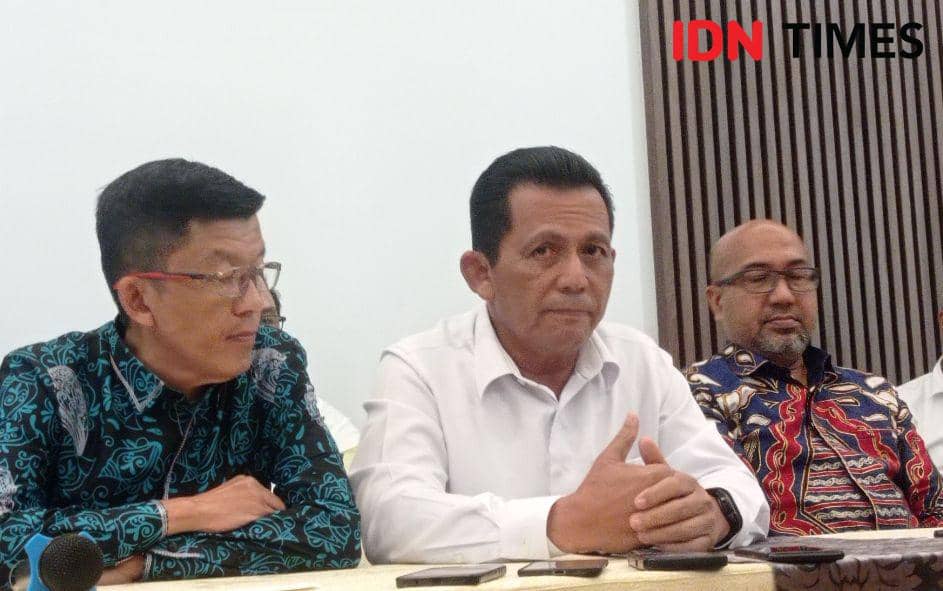 Gubernur Kepulauan Riau, Ansar Ahmad (tengah) (IDN Times / Putra Gema Pamungkas)