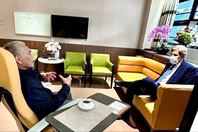 Luhut Dijenguk Utusan Joe Biden di Singapura, Bahas Apa?