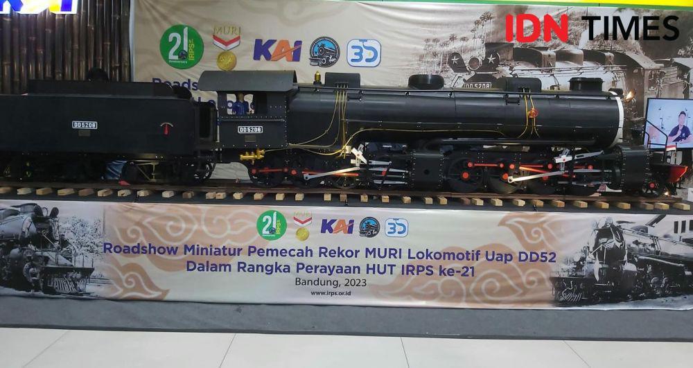 Miniatur Lokomotif Uap Tahun 1929 Dipamerkan di Stasiun Bandung