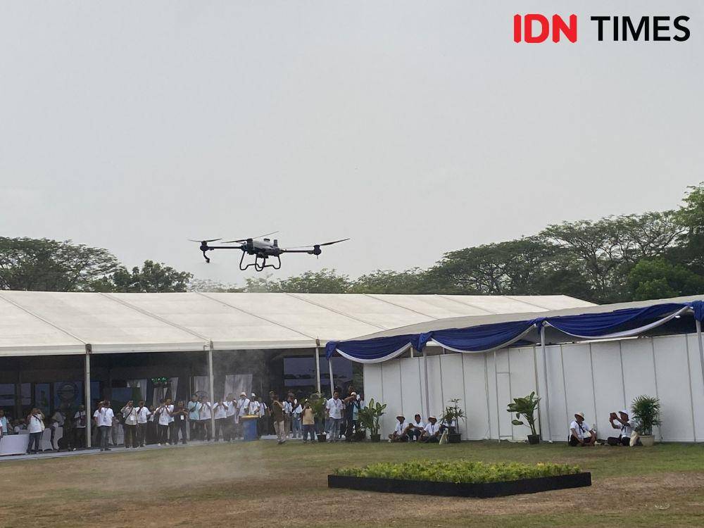 Drone Smart Precision Farming (SPF) milik Petrokimia Gresik. (IDN Times/Vadhia Lidyana)